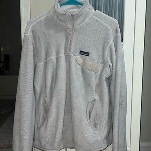 Patagonia pullover in off white color